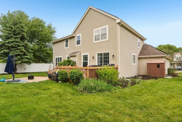 3622 Applewood DRIVE, Waukesha, WI 53189