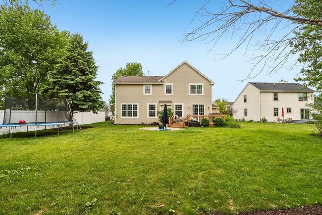 3622 Applewood DRIVE, Waukesha, WI 53189