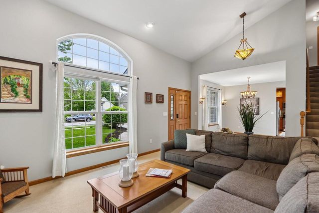3622 Applewood DRIVE, Waukesha, WI 53189