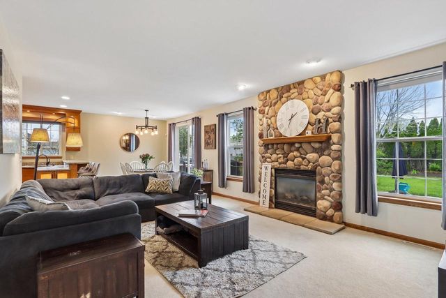 3622 Applewood DRIVE, Waukesha, WI 53189