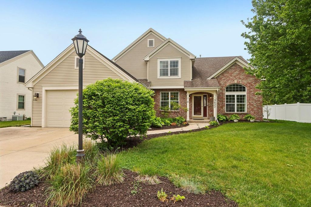 3622 Applewood DRIVE, Waukesha, WI 53189