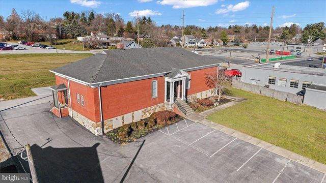 2605 W MARKET ST, York, PA 17404