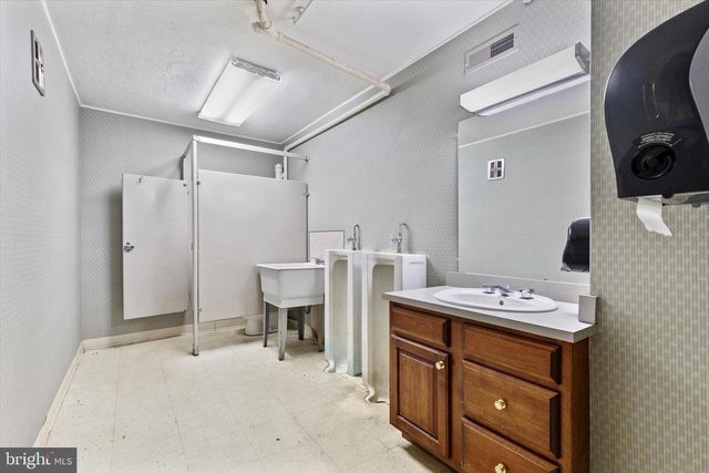 2605 W MARKET ST, York, PA 17404