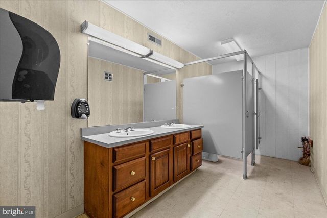 2605 W MARKET ST, York, PA 17404