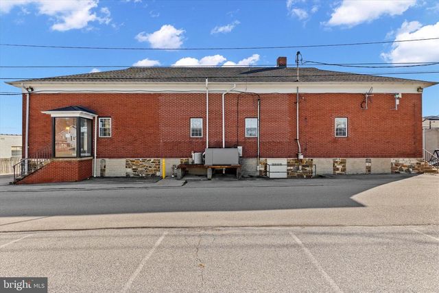 2605 W MARKET ST, York, PA 17404