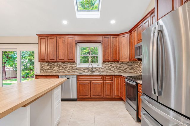 4 Witmer Court, Islandia, NY 11749