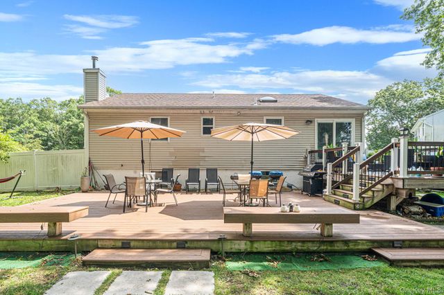 4 Witmer Court, Islandia, NY 11749