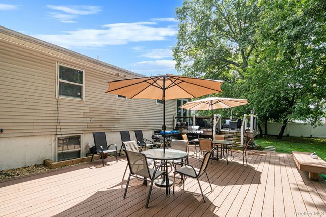 4 Witmer Court, Islandia, NY 11749