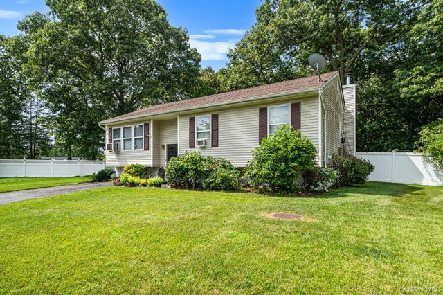 4 Witmer Court, Islandia, NY 11749
