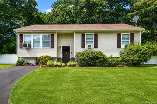 4 Witmer Court, Islandia, NY 11749