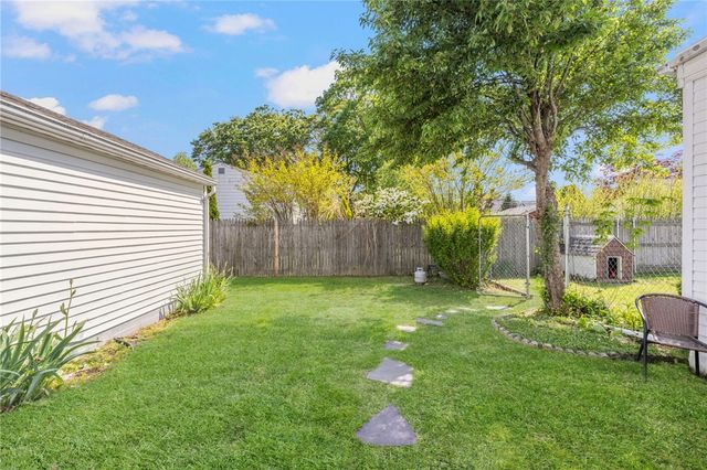 68 Maryland Avenue, Warwick, RI 02888