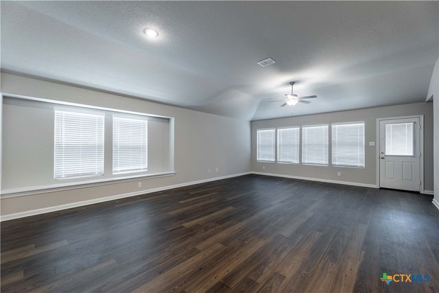 1120 Eagle Crossing, Seguin, TX 78155