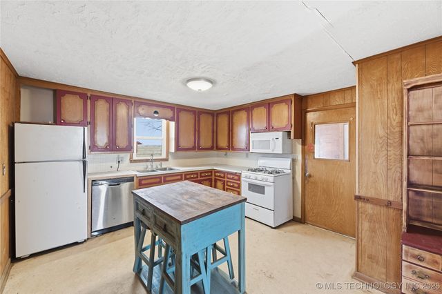 7402 Us Highway 60, Nowata, OK 74048