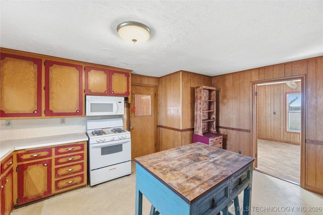 7402 Us Highway 60, Nowata, OK 74048