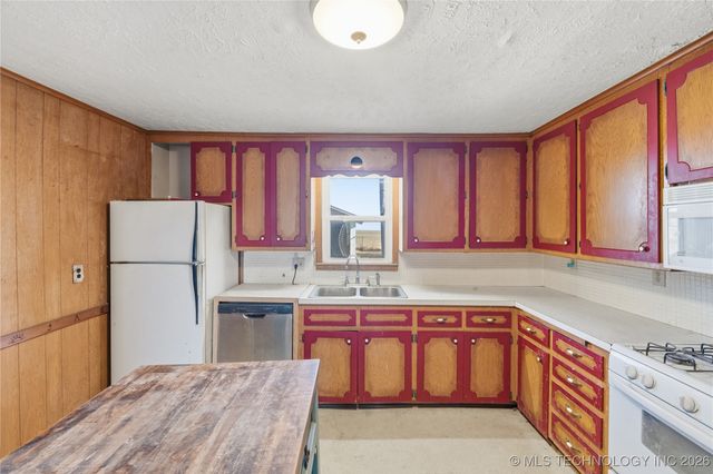 7402 Us Highway 60, Nowata, OK 74048