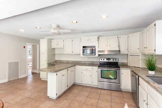 177 Oak St, Wakefield, MA 01880