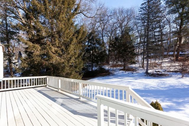 177 Oak St, Wakefield, MA 01880