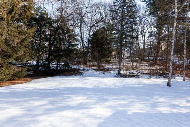 177 Oak St, Wakefield, MA 01880