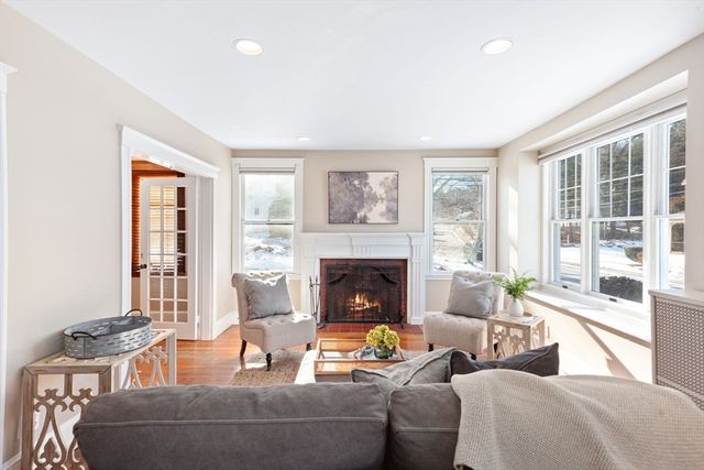 177 Oak St, Wakefield, MA 01880