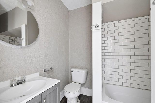 2013 De Koven AVENUE, Racine, WI 53403