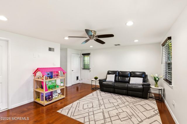 337 Hilltop Road, Toms River, NJ 08753