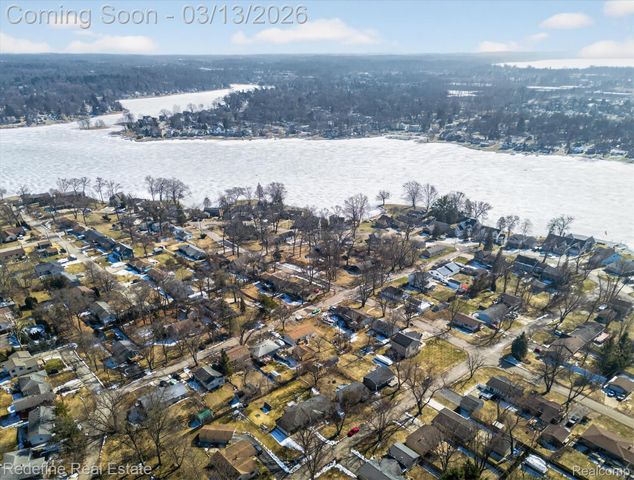 2236 Mentone Street, Wolverine Lake Village, MI 48390