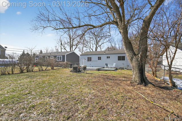 2236 Mentone Street, Wolverine Lake Village, MI 48390