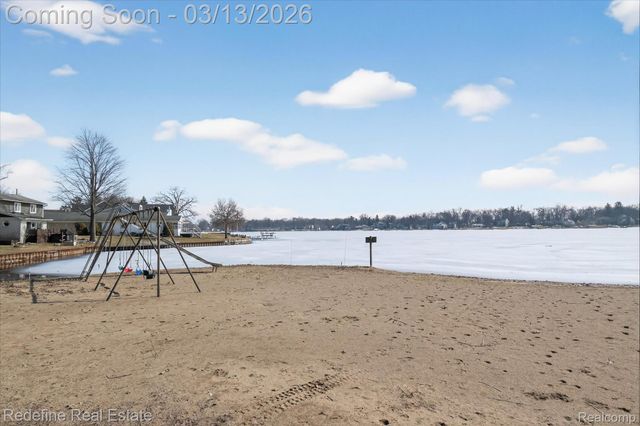 2236 Mentone Street, Wolverine Lake Village, MI 48390