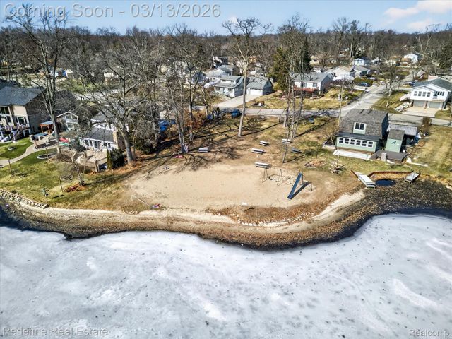 2236 Mentone Street, Wolverine Lake Village, MI 48390