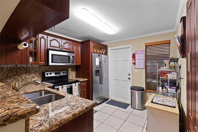 3777 NW 78th Avenue 9C, Davie, FL 33024