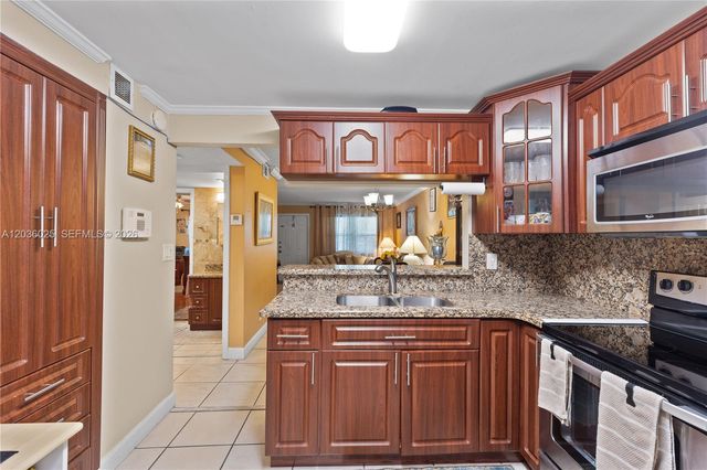 3777 NW 78th Avenue 9C, Davie, FL 33024