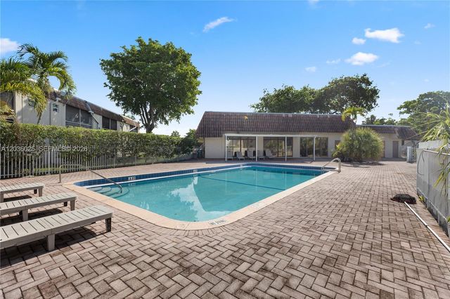 3777 NW 78th Avenue 9C, Davie, FL 33024