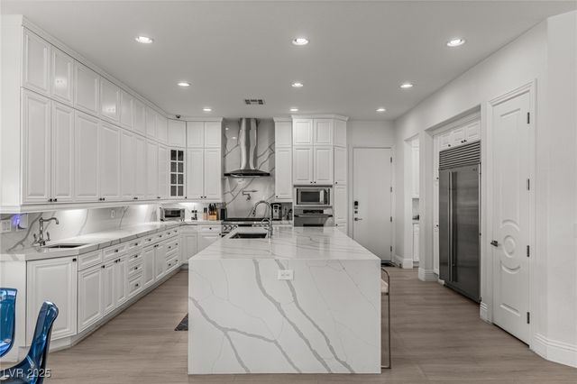 1901 Newport Bay Drive, Las Vegas, NV 89117