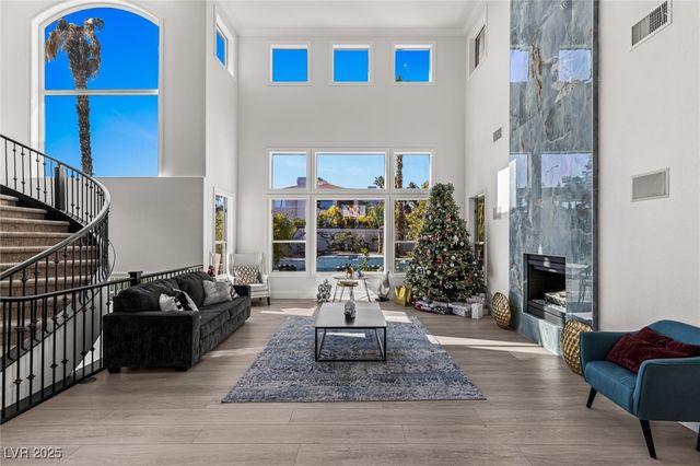 1901 Newport Bay Drive, Las Vegas, NV 89117