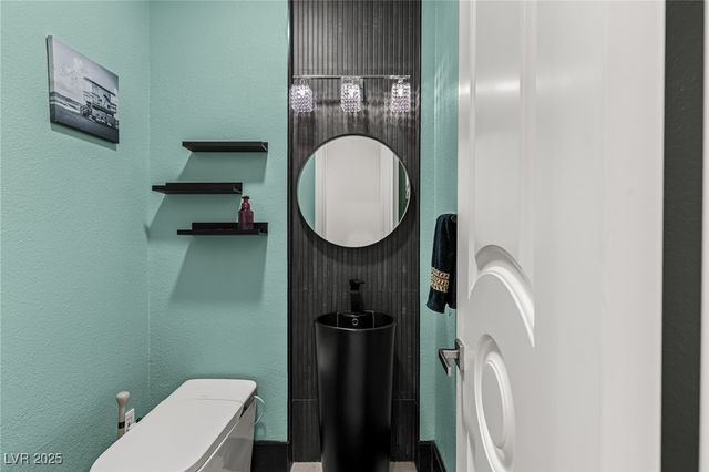 1901 Newport Bay Drive, Las Vegas, NV 89117