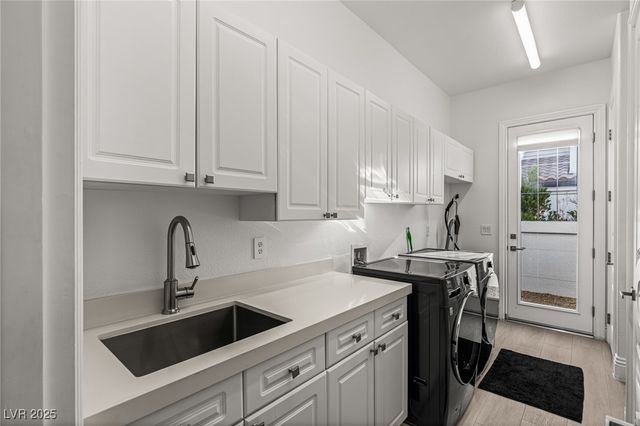 1901 Newport Bay Drive, Las Vegas, NV 89117