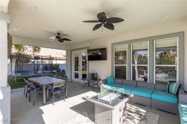 1901 Newport Bay Drive, Las Vegas, NV 89117