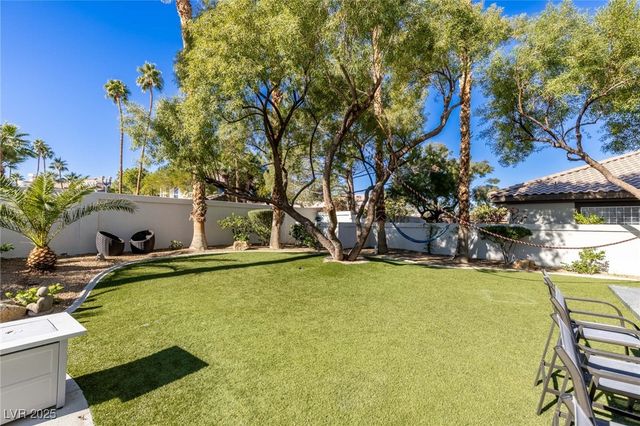 1901 Newport Bay Drive, Las Vegas, NV 89117