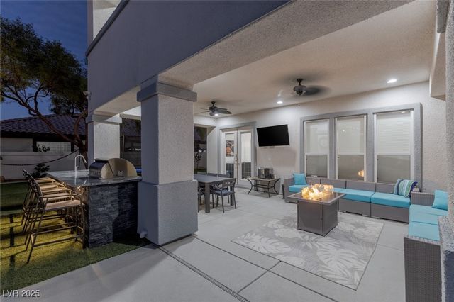 1901 Newport Bay Drive, Las Vegas, NV 89117