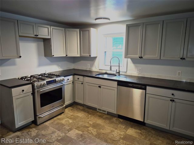 51 Elizabeth Street, River Rouge, MI 48218