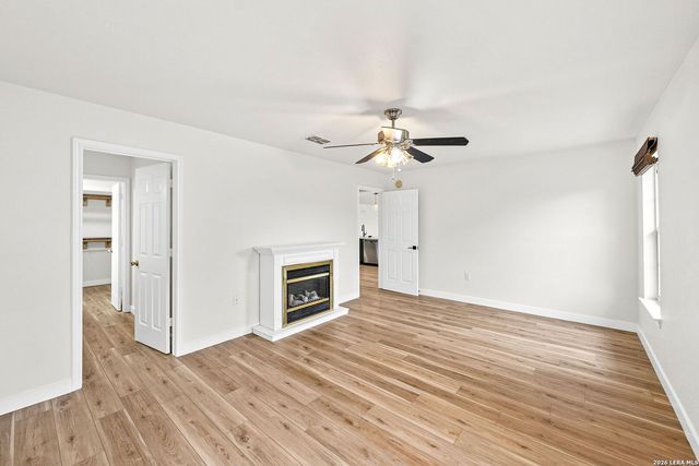 122 Castlewood Dr, Seguin, TX 78155