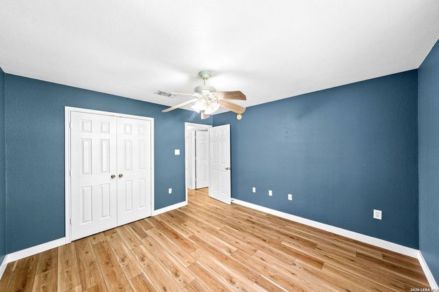 122 Castlewood Dr, Seguin, TX 78155