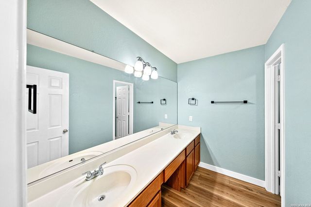 122 Castlewood Dr, Seguin, TX 78155