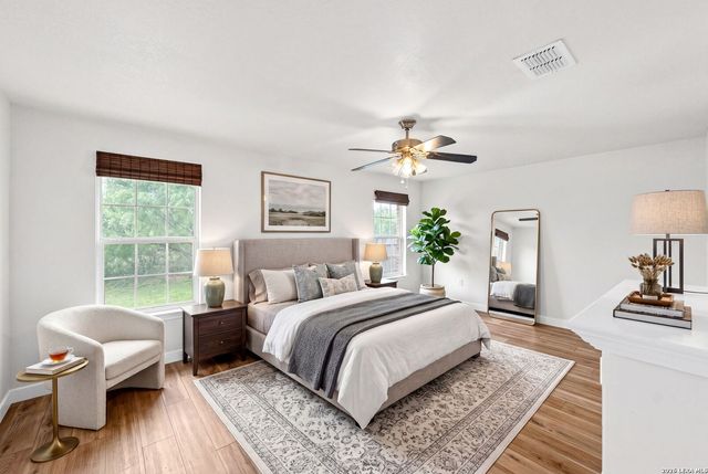 122 Castlewood Dr, Seguin, TX 78155