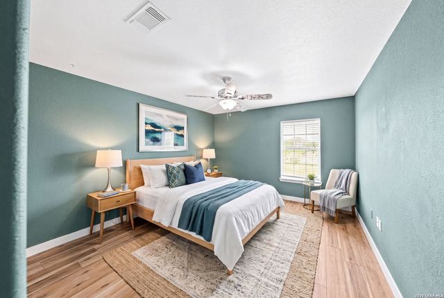 122 Castlewood Dr, Seguin, TX 78155