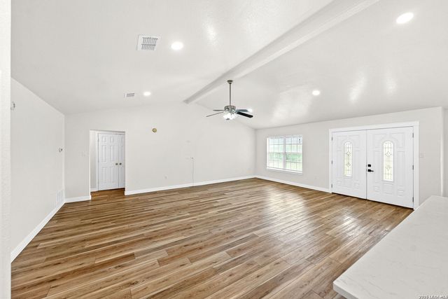 122 Castlewood Dr, Seguin, TX 78155