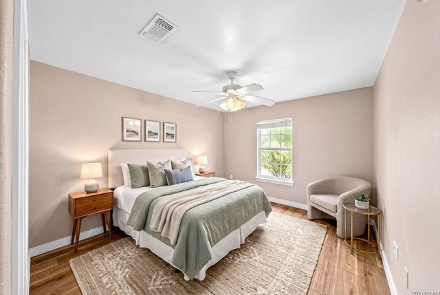 122 Castlewood Dr, Seguin, TX 78155