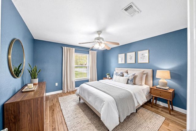 122 Castlewood Dr, Seguin, TX 78155