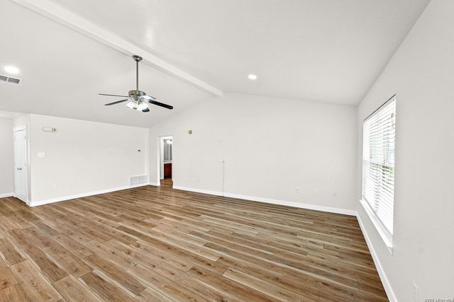 122 Castlewood Dr, Seguin, TX 78155