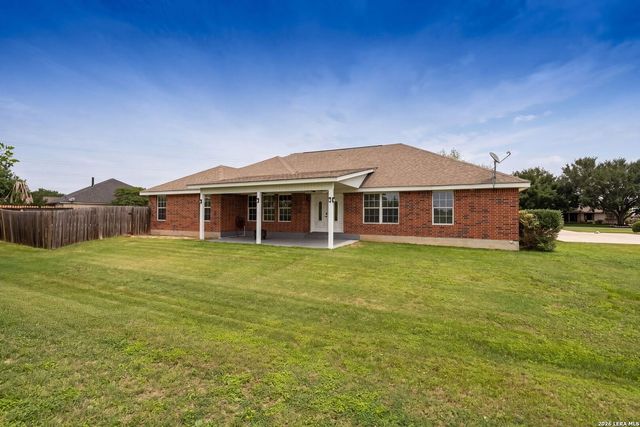 122 Castlewood Dr, Seguin, TX 78155